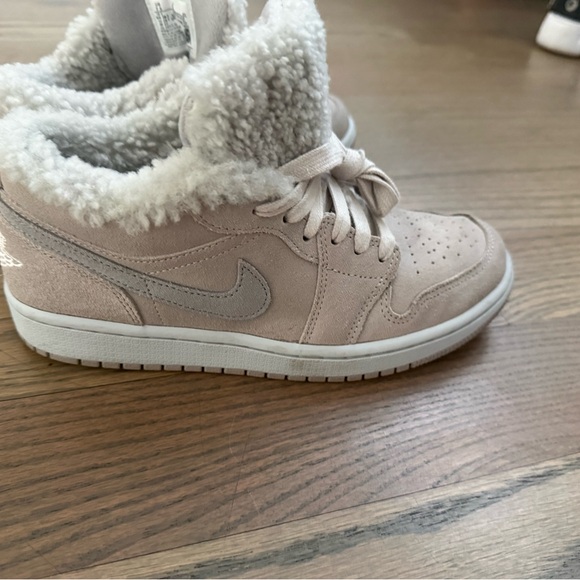 Nike jordan  Cream womens Sneakers - Picture 3 of 6